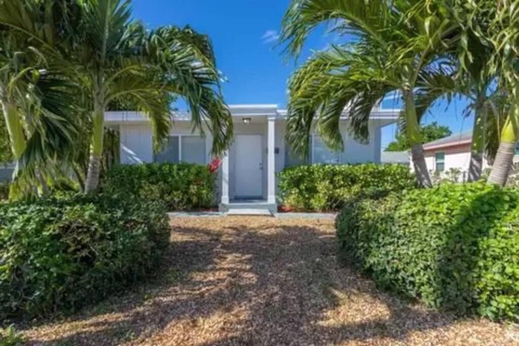 Jungle Cottage With Luxury Pool, Hot Tub And More! Lake Worth Beach Exterior photo
