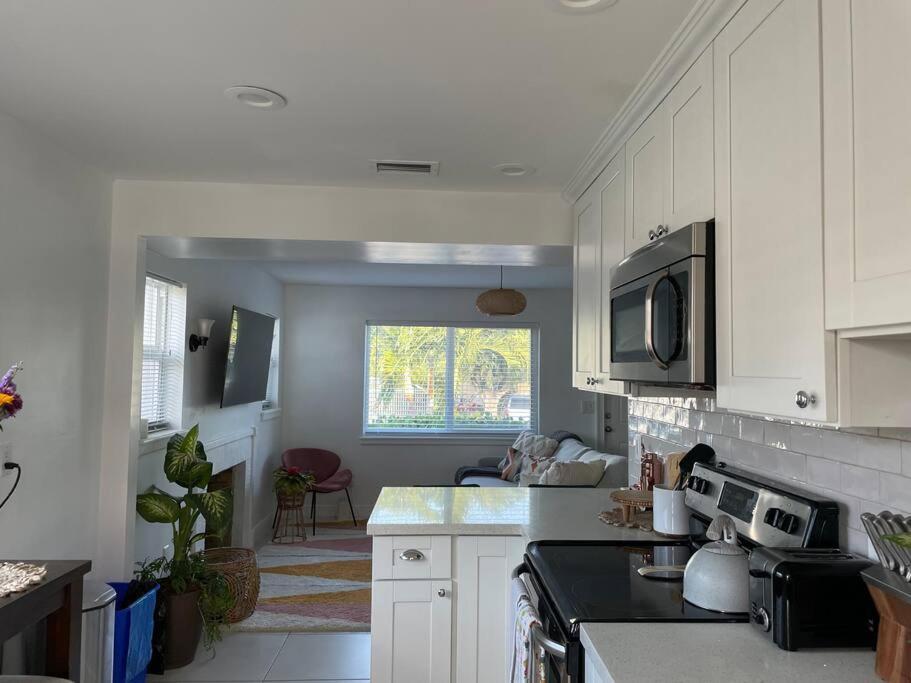 Jungle Cottage With Luxury Pool, Hot Tub And More! Lake Worth Beach Exterior photo