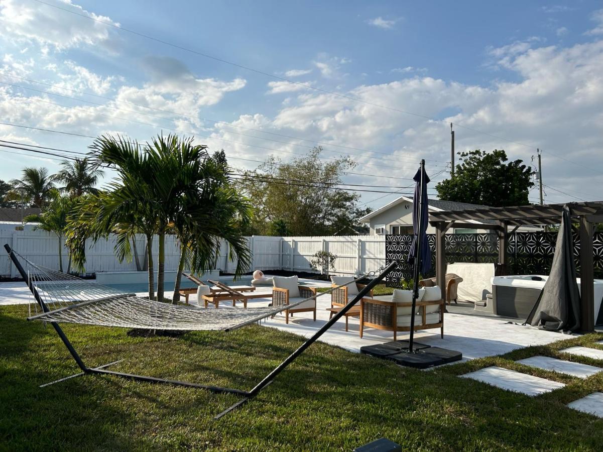 Jungle Cottage With Luxury Pool, Hot Tub And More! Lake Worth Beach Exterior photo