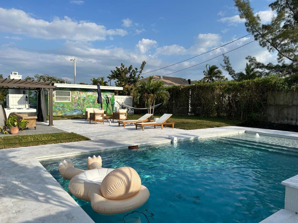 Jungle Cottage With Luxury Pool, Hot Tub And More! Lake Worth Beach Exterior photo